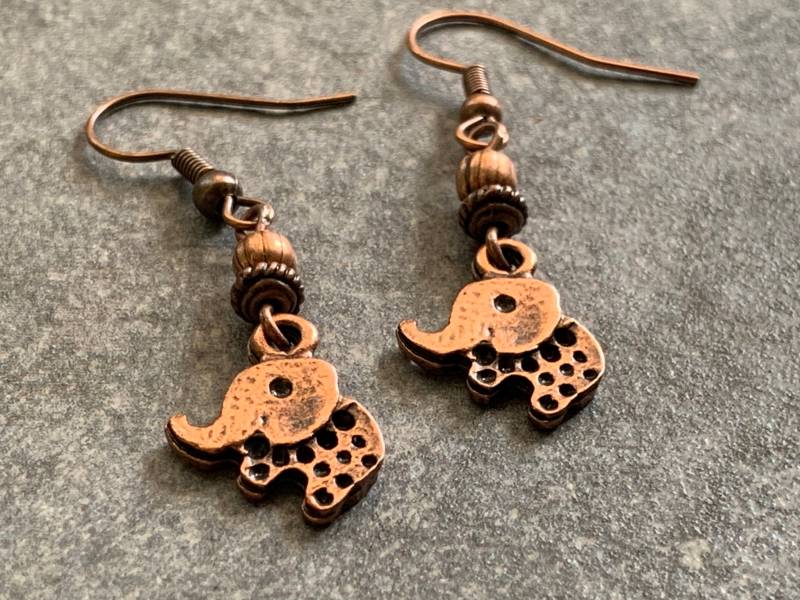 Süße Elefantenohrringe, Kurze Ohrhänger von DieHangLage