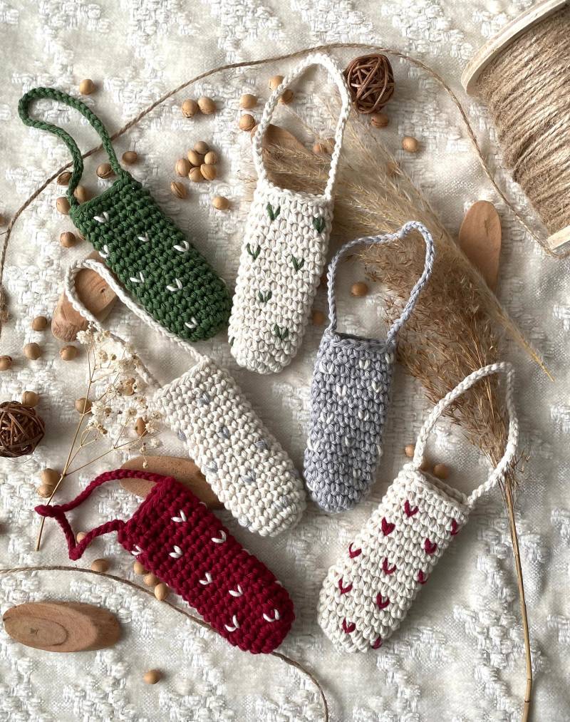 Lippenstift Tasche Mit Herzen/Feuerzeug Anhänger Gehäkelt von DieMaschenprinzessin