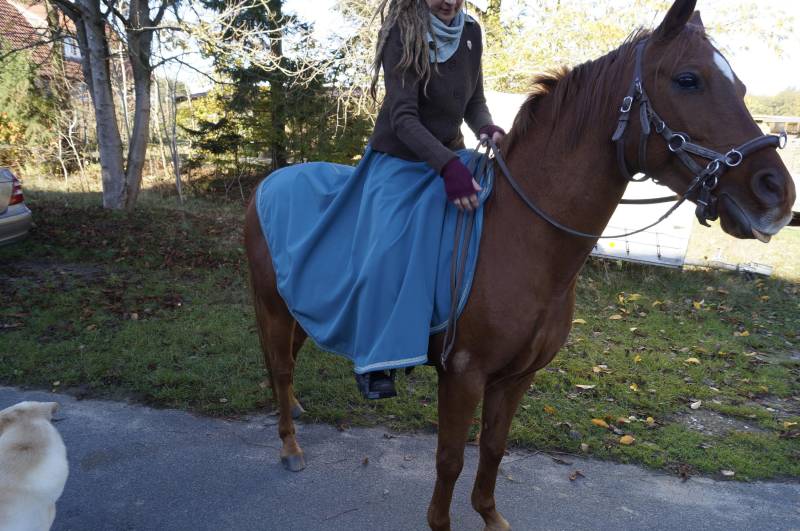 Reitrock Reitkilt Aus Softshell Herrliche Qualität, Wind/Wasserfest Über Der Reithose von DieMopusManufaktur