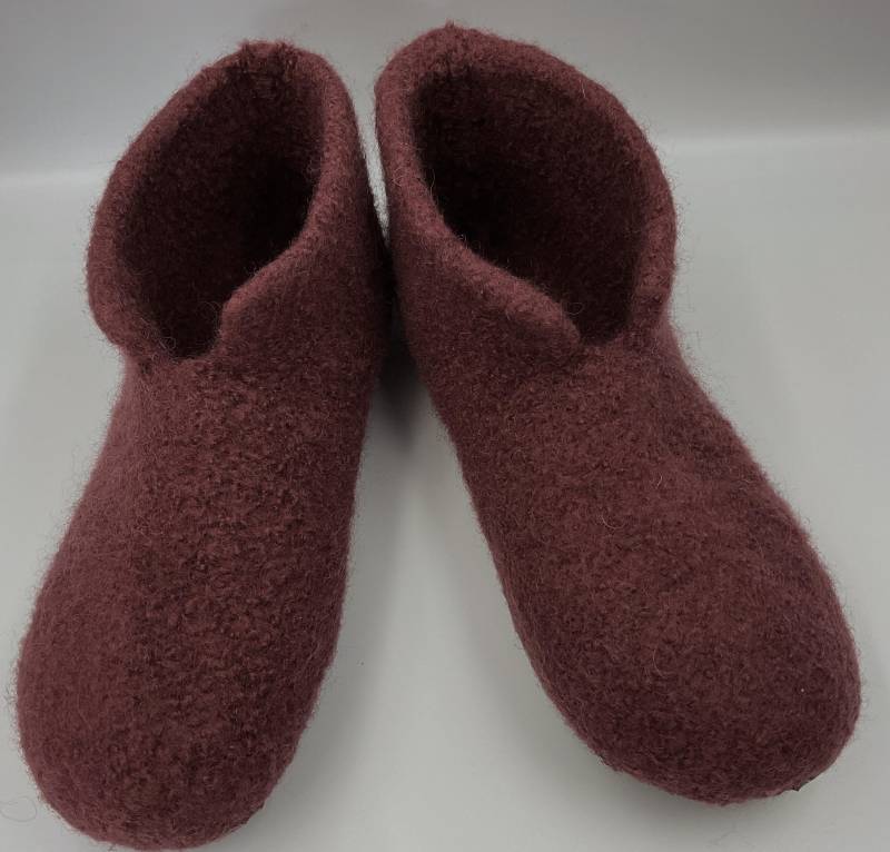 Filzhausschuhe - Gestrickte Puschen Hausschuhe in Der Farbe Marone von DieNadelwerkstatt