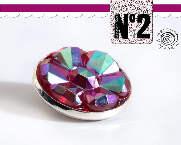 1 Click Button - Handmade U N I K A T Mit Glutrotem Glasstein Fein Schimmernd Nr 102 von DieNummerZwei