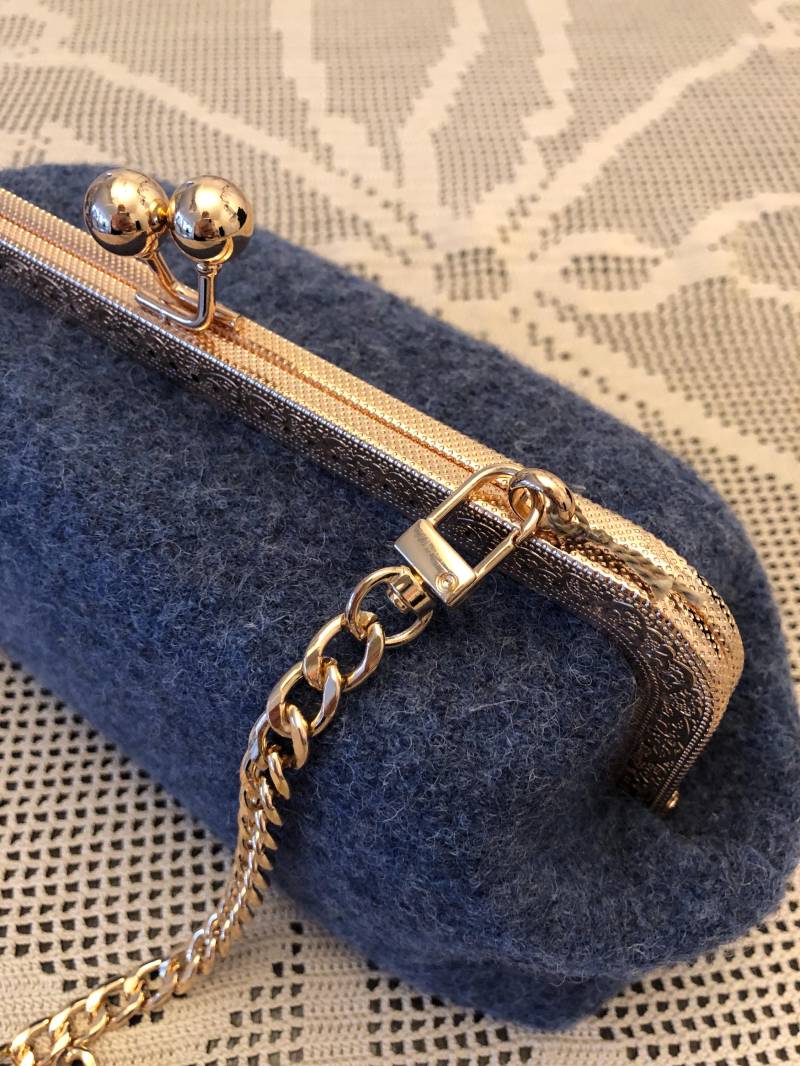 Clipbörse, Tasche Mit Clipverschluss Und Goldfarbener Kette von DiePaulinchen