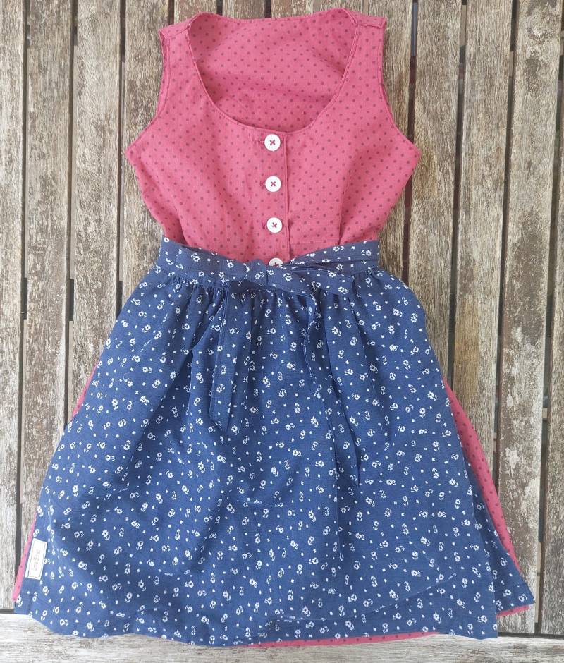 Kinderdirndl, Gr 116, Schürze Wird Unterstützend Mit Druckknöpfen Am Kleid Befestigt Kinderdirndl, Gr 116, Schürze Wird Unterstützend Mit Druckknöpfen Am Kleid Befestigt von DieRoteBaronin