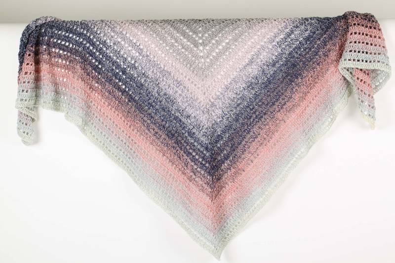 xl Dreieckstuch Gehäkeltes Schultertuch, Tuch, Stola Luftig Leicht M. Schönem Farbverlauf Handgehäkelt von DieSchatulle