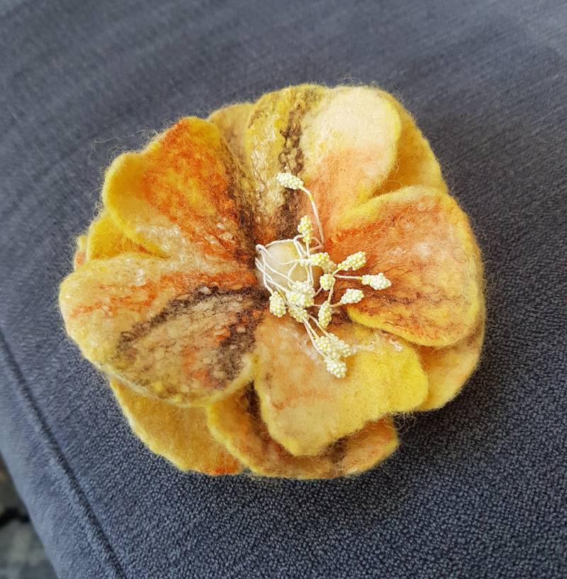 Filzblute , Filzblume Merinowoll Brosche Gefilzt Filzblute , Filzblume Merinowoll Brosche Gefilzt von DieSchatzkammer