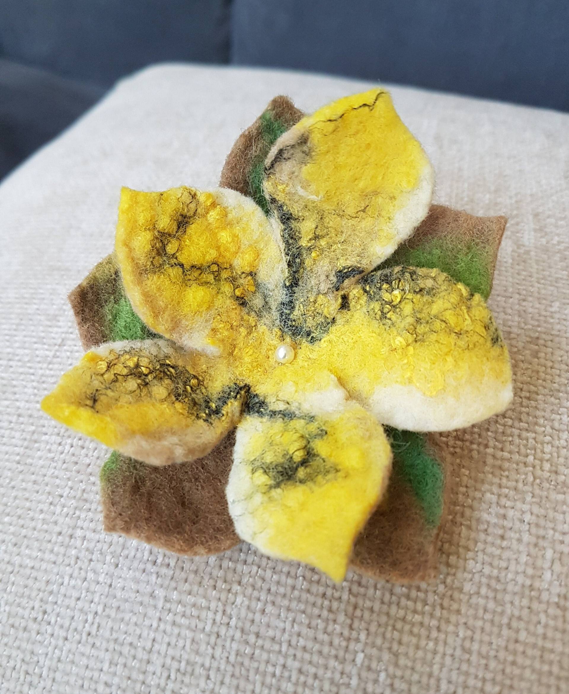 Filzblute , Filzblume Merinowoll Brosche Gefilzt Filzblute , Filzblume Merinowoll Brosche Gefilzt von DieSchatzkammer