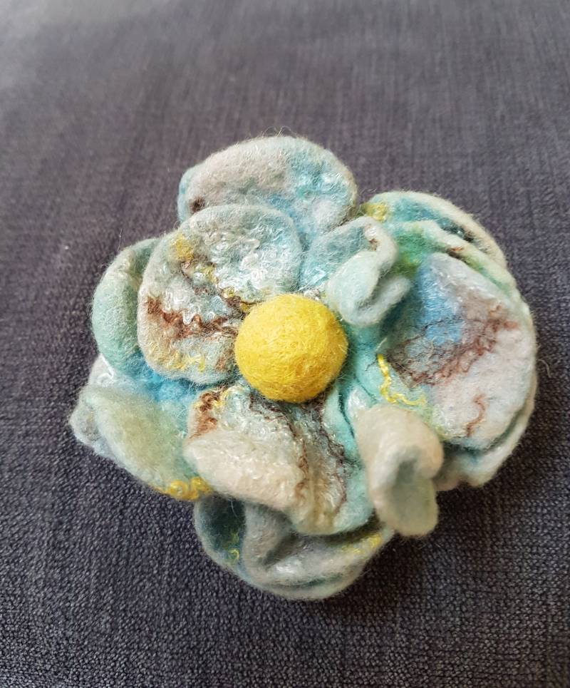Filzblute , Filzblume Merinowoll Brosche Gefilzt Filzblute , Filzblume Merinowoll Brosche Gefilzt von DieSchatzkammer