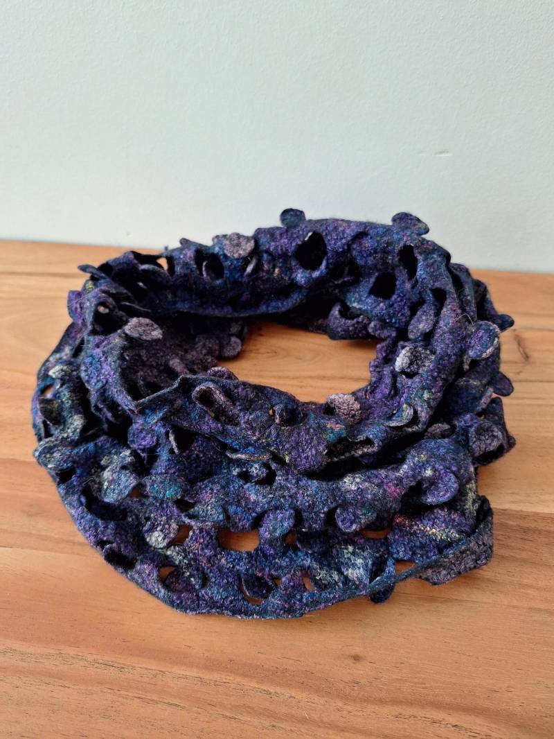 Filzschal , Merinowolle Schal Loop Gefilzt von DieSchatzkammer