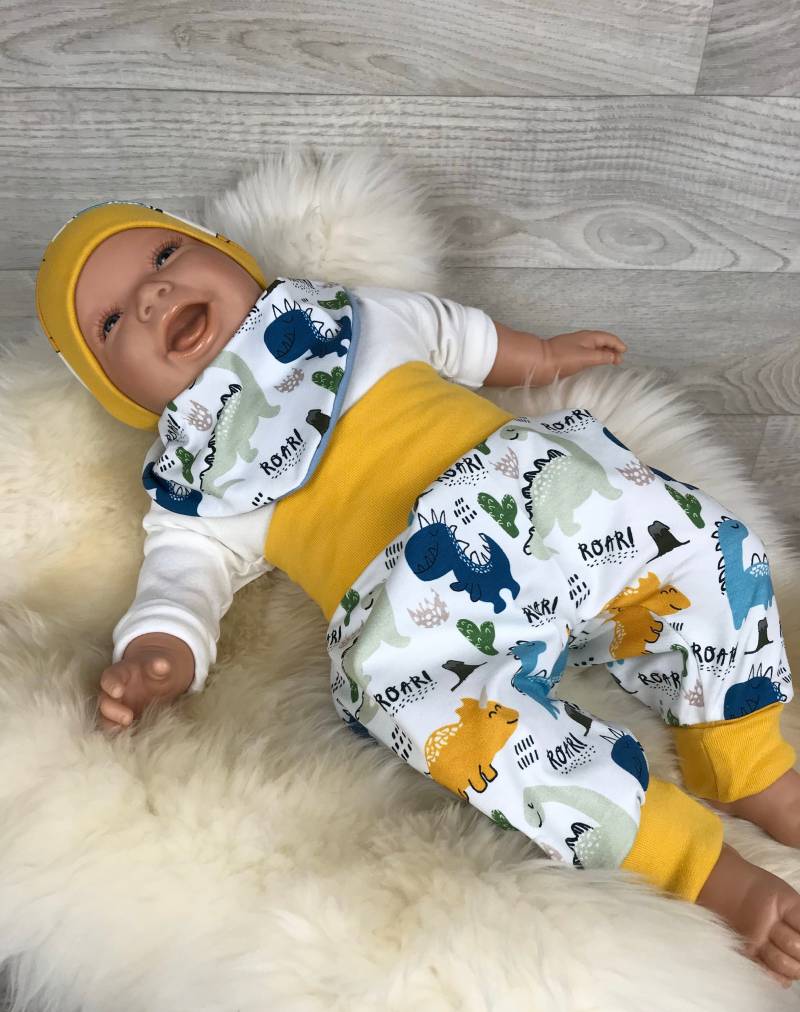 Baby Set 56 62 68 74 Hose , Mütze Und Dreieckstuch Erstausstattung New Born Set Junge Pumphose Dino Blau Gelb von DieStoffprinzessin