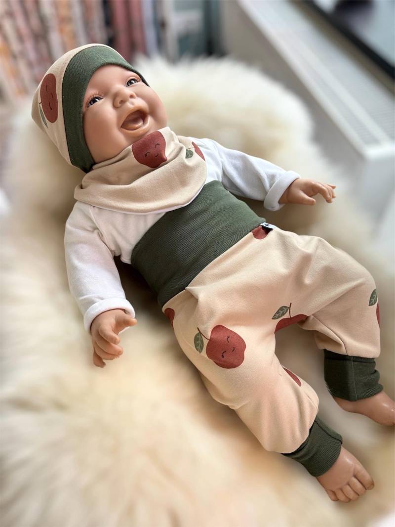 Baby Set 56 62 68 74 Hose , Mütze Und Dreieckstuch Erstausstattung New Born Set Pumphose Apfel Rot Beige Herbst Baby Set 56 62 68 74 Hose , Mütze Und Dreieckstuch Erstausstattung New Born Set Pumphose Apfel Rot Beige Herbst von DieStoffprinzessin