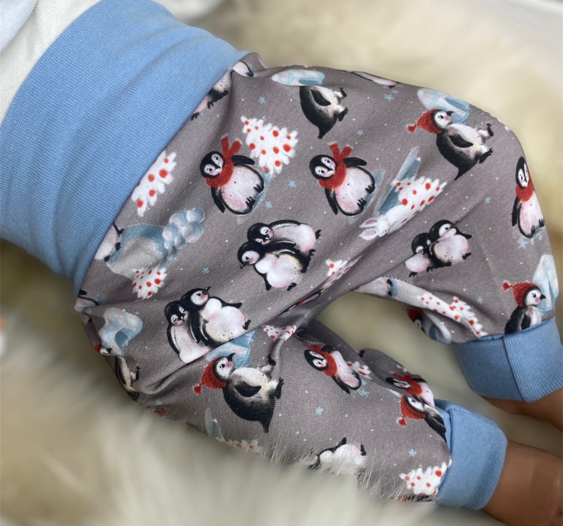 Bio Jersey Pumphose Haremshose Gr. 56-110, Hose Junge Mädchen, Babyhose , Kinder Pinguin Grau Bio Jersey Pumphose Haremshose Gr. 56-110, Hose Junge Mädchen, Babyhose , Kinder Pinguin Grau von DieStoffprinzessin