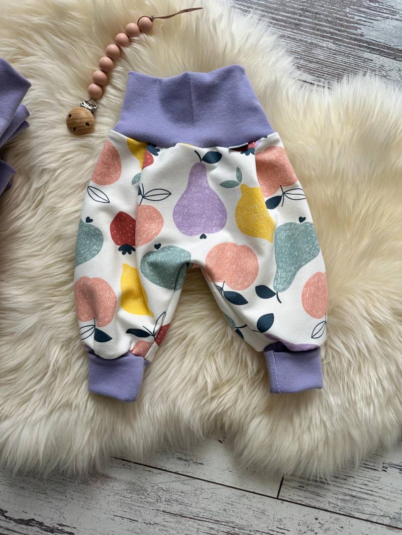 Bio Jersey Pumphose Haremshose Gr. 56-110, Hose Mädchen Früchte Apfel Lila Babyhose , Kinder von DieStoffprinzessin