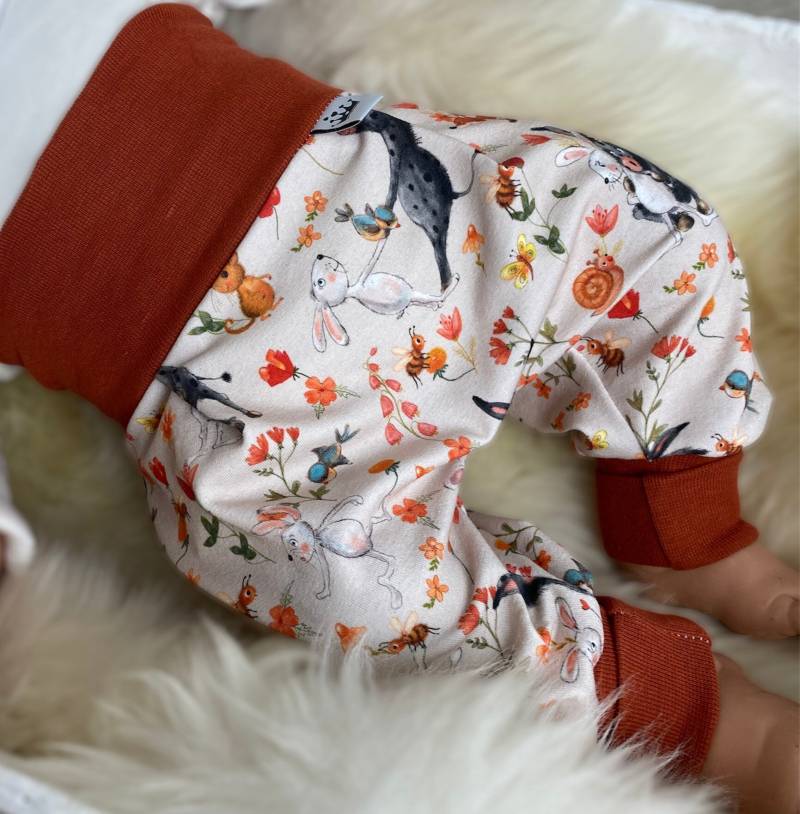 Pumphose Jersey Haremshose Gr. 56-110, Hose Mädchen Hase Frühling Rot Blumen Weiß , Pumphose, Babyhose , Kinder Junge von DieStoffprinzessin