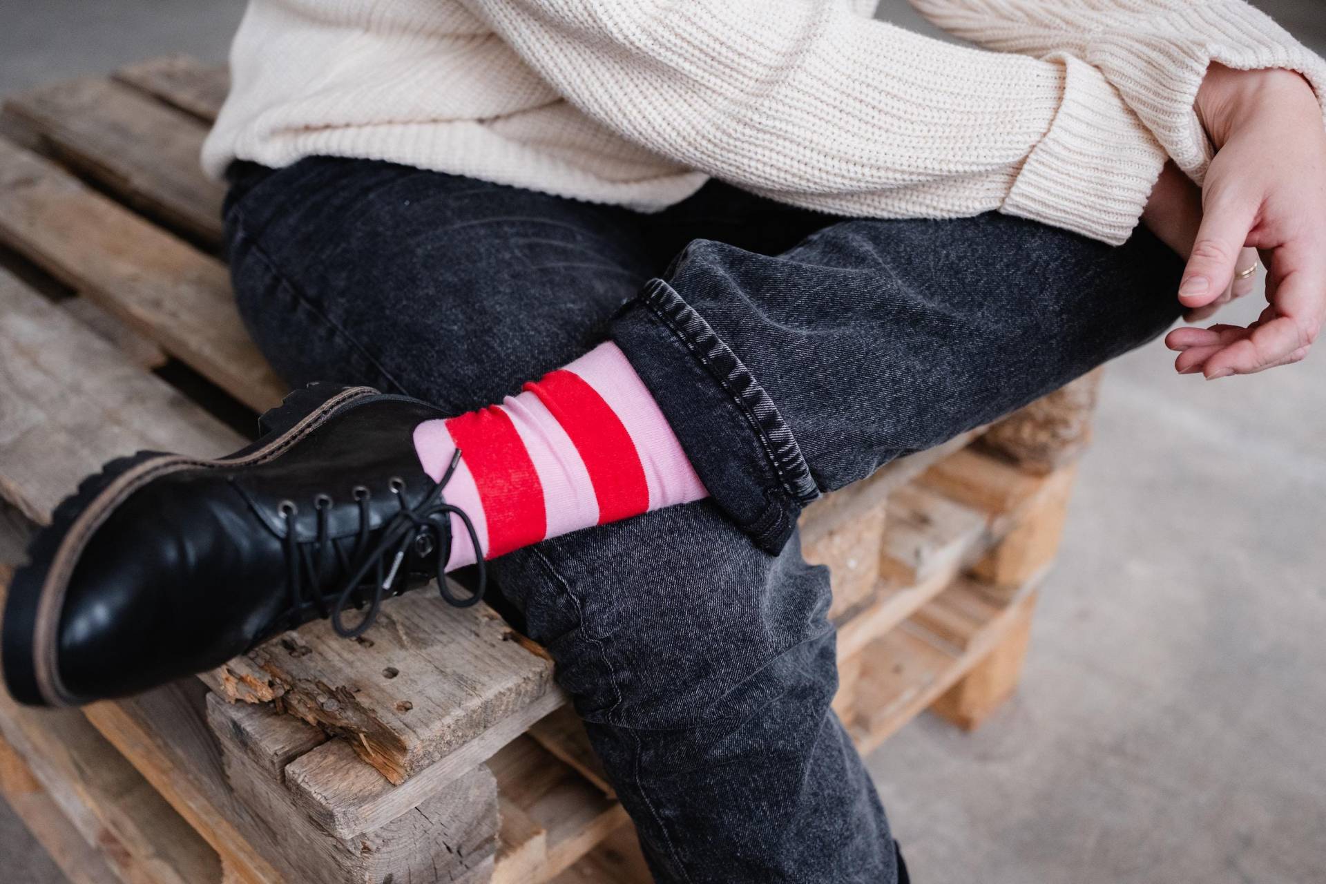 Gestreifte Socken Damen Pink Rot - Bunte Baumwollsocken Bequeme, Leichte & Atmungsaktive Geschenkidee von DieTanteMartha