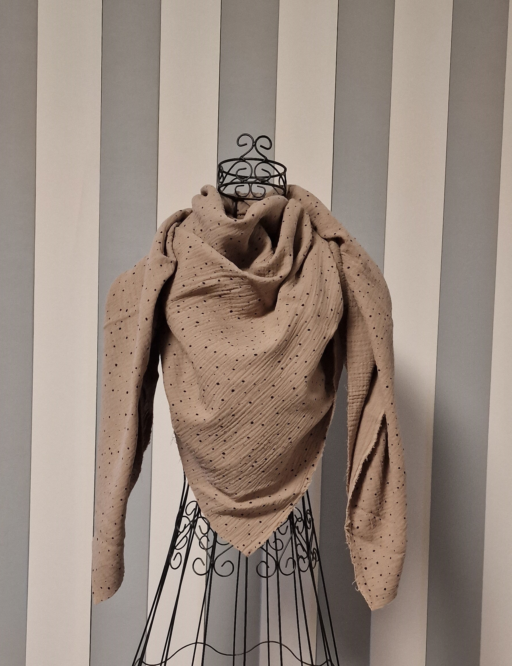 xxl Musselin Tuch Musselintuch Halstuch Schal Damen Beige | Dunkel Punkte W667 von DieWichtelstickerei