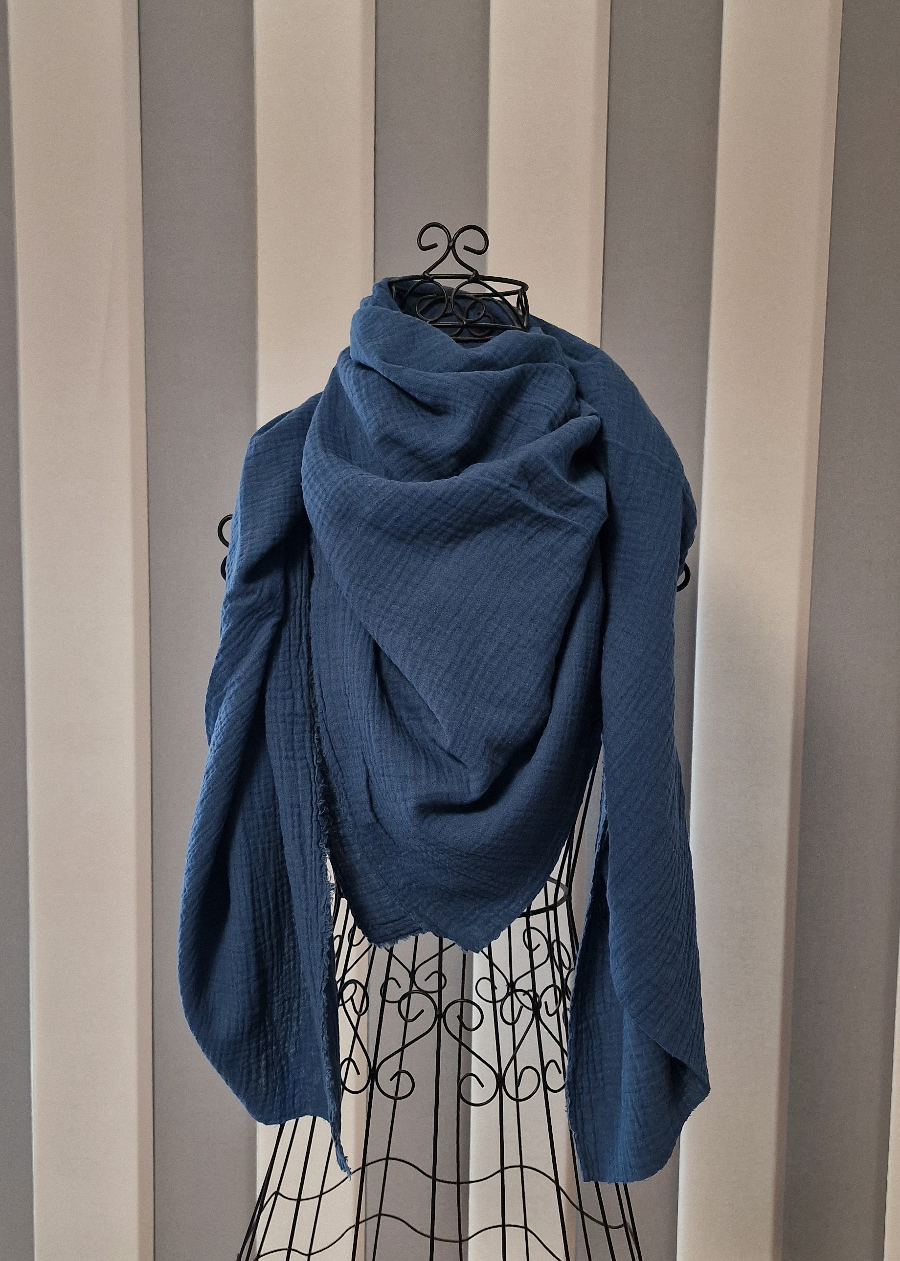 xxl Musselin Tuch Musselintuch Halstuch Schal Damen Jeansblau | Dunkel W658 von DieWichtelstickerei