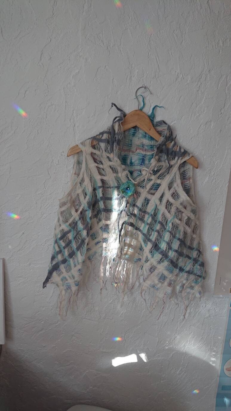 Weste Handgefilzt Aus Feiner Merinowolle Und Seide von DiekleineHexenkueche