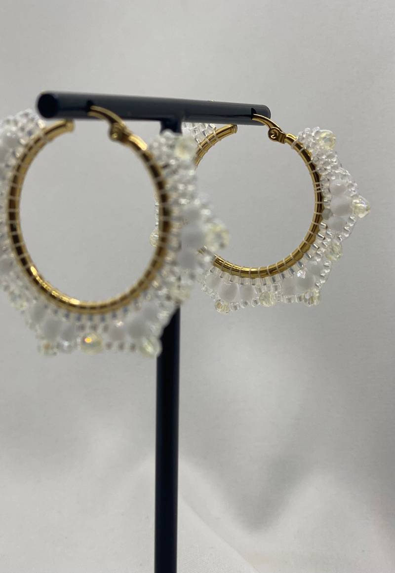 Creolen - Mit Kristall- Und Miyuki Perlen Ein Aufregender Hingucker, Handgefertigtes Unikat Das Perfekte Geburtstagsgeschenk von DieknuepfereiAT