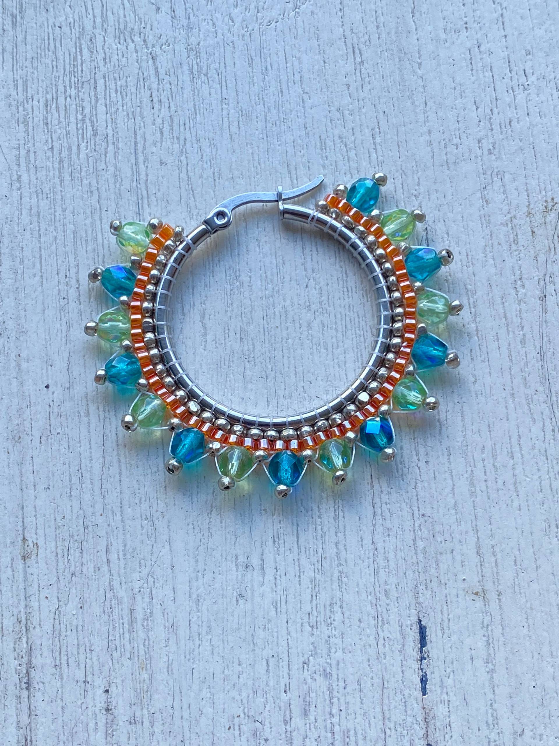Edelstahl-Creolen - Handgestickt Aus Kristall Und Miyuki, Türkis, Hellblau Orange, Perfekter Sommer-Begleiter von DieknuepfereiAT