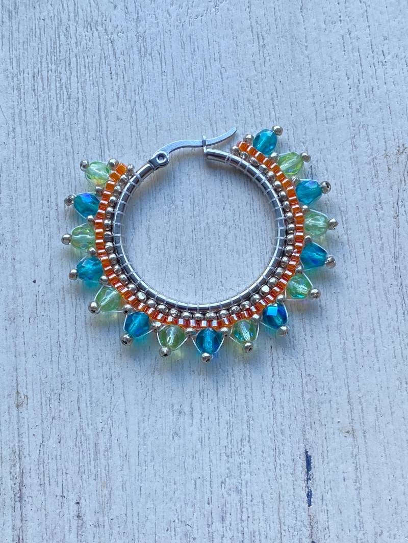 Edelstahl-Creolen - Handgestickt Aus Kristall Und Miyuki, Türkis, Hellblau Orange, Perfekter Sommer-Begleiter von DieknuepfereiAT