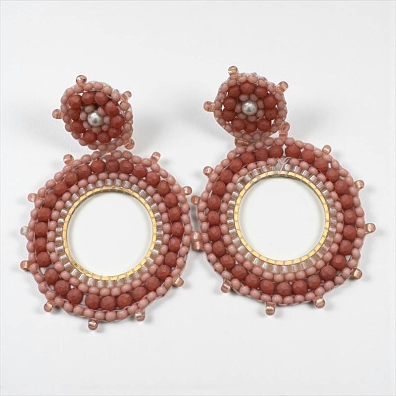Federleichte, Mittelgroße Perlenohrringe, Auf Edelstahlstecker in Vintag-Rose. Handgefertigt Aus Glasperlen-Perlen von DieknuepfereiAT