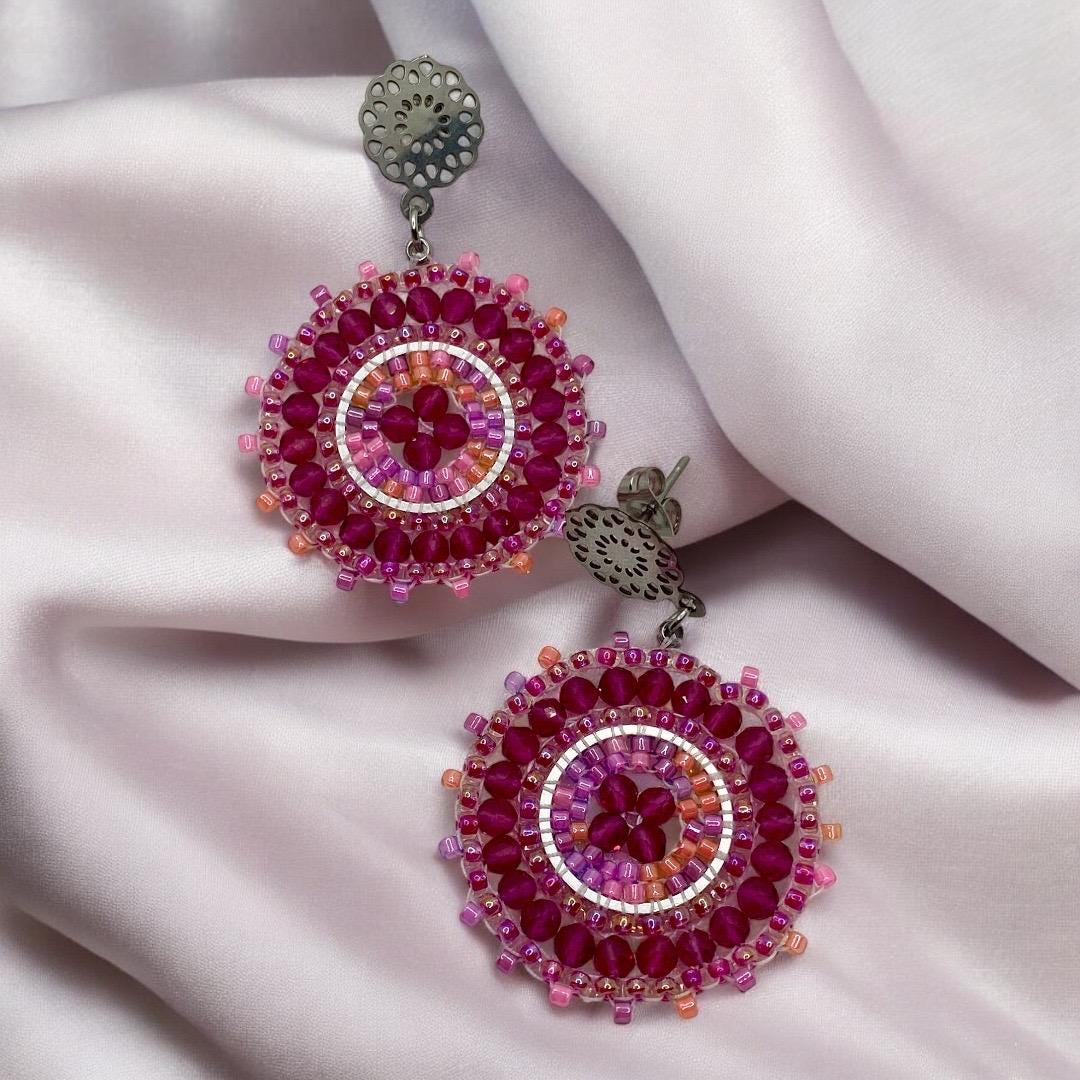 Federleichte, Zarte Kristallohrringe, Kristall Und Miyukiperlen in Pink, Edelstahlstecker Handgefertigtes Unikat - Geschenkidee von DieknuepfereiAT