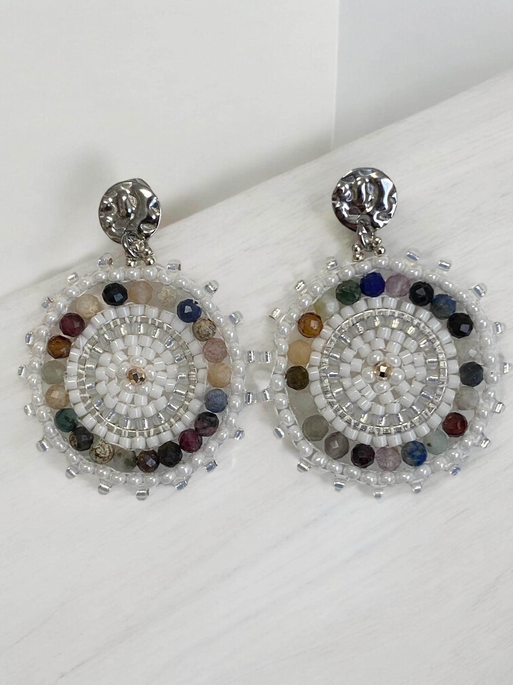 Federleichte, Zarte Miyuki Perlenohrringe, Ohrstecker Edelstahl, Mit Turmalin Und Weissen Miyukiperlen, Haken Möglich. Unikat - Handgemacht von DieknuepfereiAT