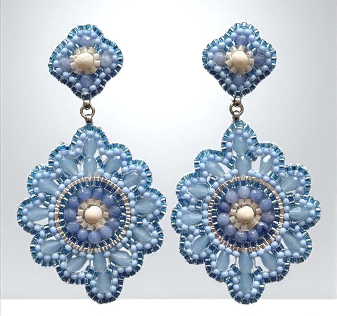 Handgefertigte, Große Perlen Ohrringe in Himmelblau. Gefertigt Aus Kristallperlen Und Miyuki , Ohrstecker Edelstahl. Geschenkidee von DieknuepfereiAT