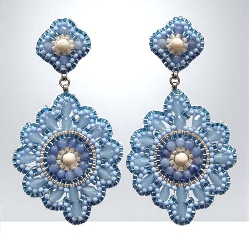 Handgefertigte, Große Perlen Ohrringe in Himmelblau. Gefertigt Aus Kristallperlen Und Miyuki , Ohrstecker Edelstahl. Geschenkidee von DieknuepfereiAT