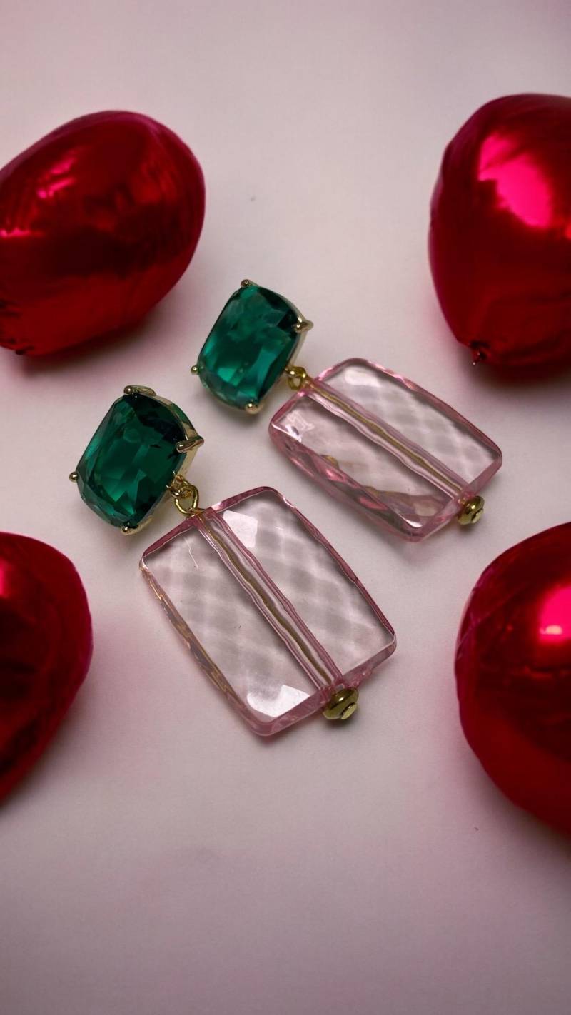 Ohrringe in Smaragd Und Rosa Federleicht Besonders Ohrstecker Vergoldet Mit Geschliffenem Glasstein, Nickelfrei von DieknuepfereiAT
