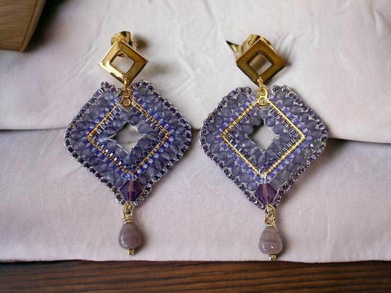 Perlenohrringe Handgestickt. Federleicht Von Mir Handgestickt Aus Miyuki Und Glasschliffperlen. Ohrstecker Edelstahl - Unikat von DieknuepfereiAT