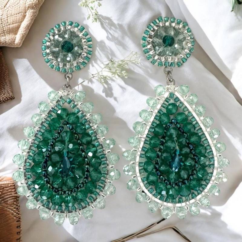 Perlenohrringe Mittelgroß, Handgestickt, Smaragdgrüne Und Türkise Kristall - Miyukiperlen, Ohrstecker Edelstahl. Geschenkidee von DieknuepfereiAT