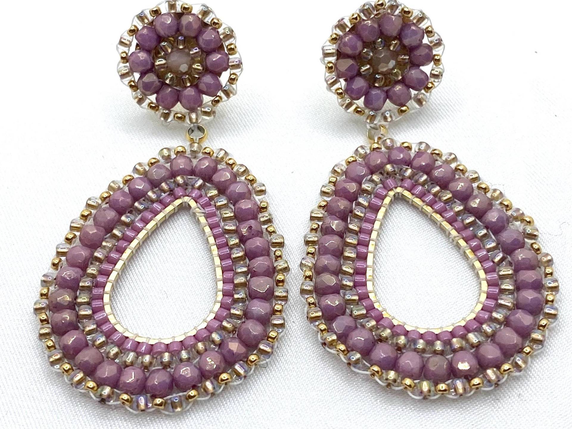 Perlenohrringe Mittelgroß in Hellem Beerenton, Handgestickt Aus Perlen Im Keramiklook Und Miyuki, Ohrstecker Edelstahl - Geschenkidee von DieknuepfereiAT