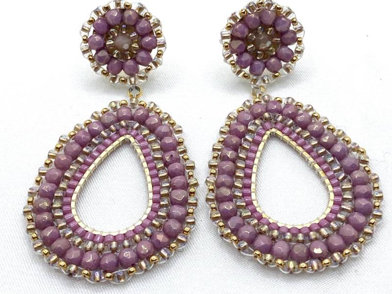 Perlenohrringe Mittelgroß in Hellem Beerenton, Handgestickt Aus Perlen Im Keramiklook Und Miyuki, Ohrstecker Edelstahl - Geschenkidee von DieknuepfereiAT