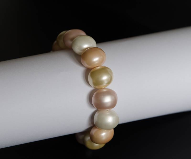 Pearl Bracelet With Irregular Balls Pastel Colours Shiny Real Pearls von DiesAndDas