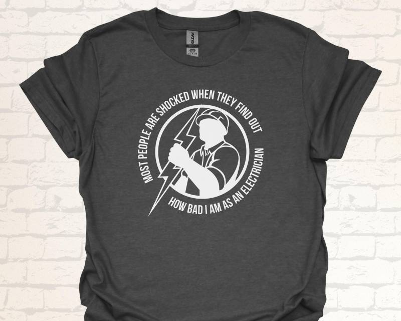 Elektriker T-Shirt | Most People Are Shocked Lustiges Handwerker Design Shirt Witziges Humor Geschenk Für Elektrotechniker von DigitalArtPrints3000