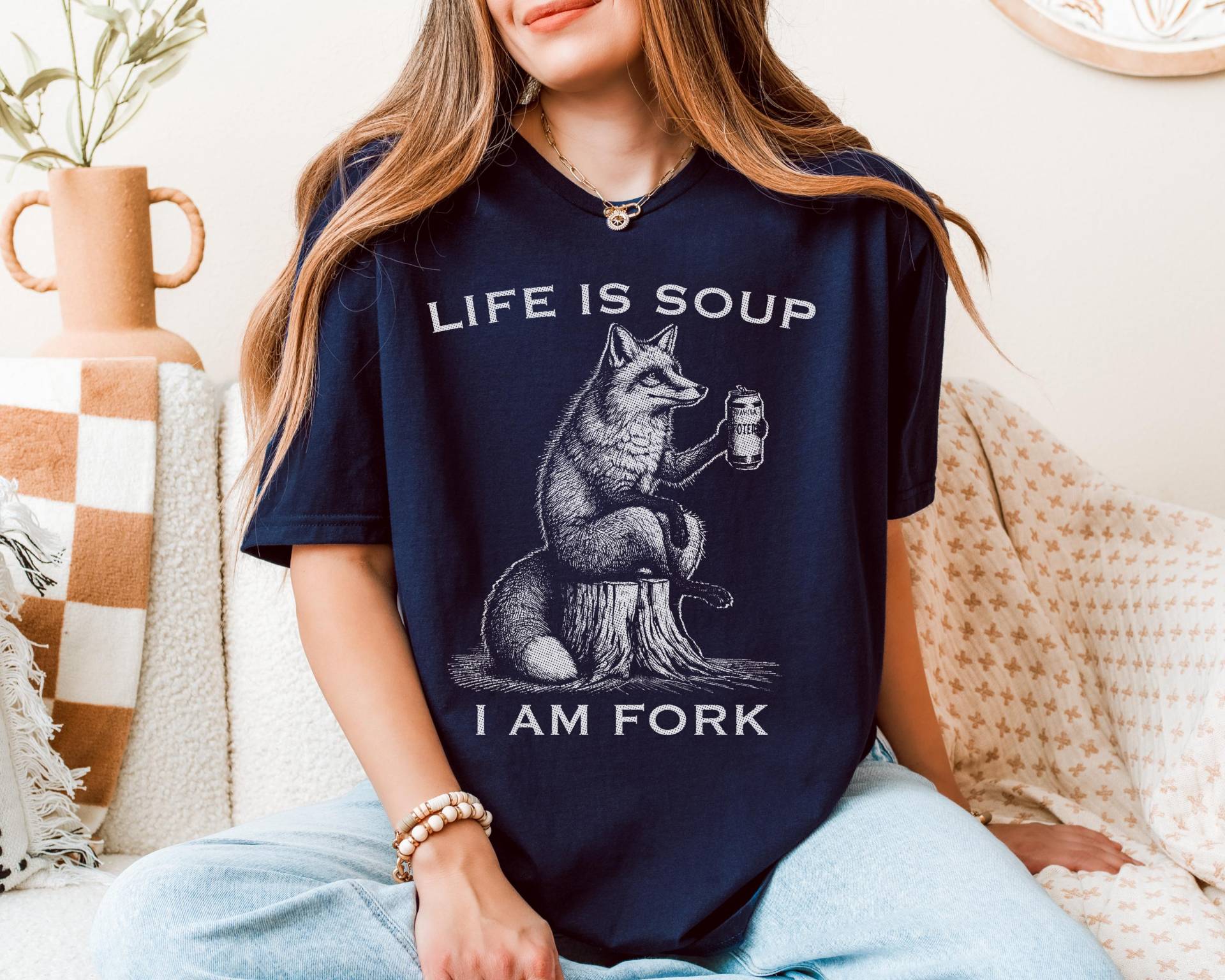 Lustiges Meme T-Shirt | Life Is Soup I Am Fork Fuchs Design Shirt Witziges Geschenk Für Freunde Humorvolles Existentielle Krisen Outfit von DigitalArtPrints3000