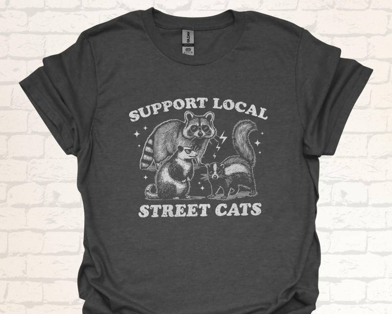 Retro Opossum Design T-Shirt | Support Local Street Cats Lustiges Waschbär Grafik Shirt Witziges Vintage Stinktier Geschenk Für Freunde von DigitalArtPrints3000