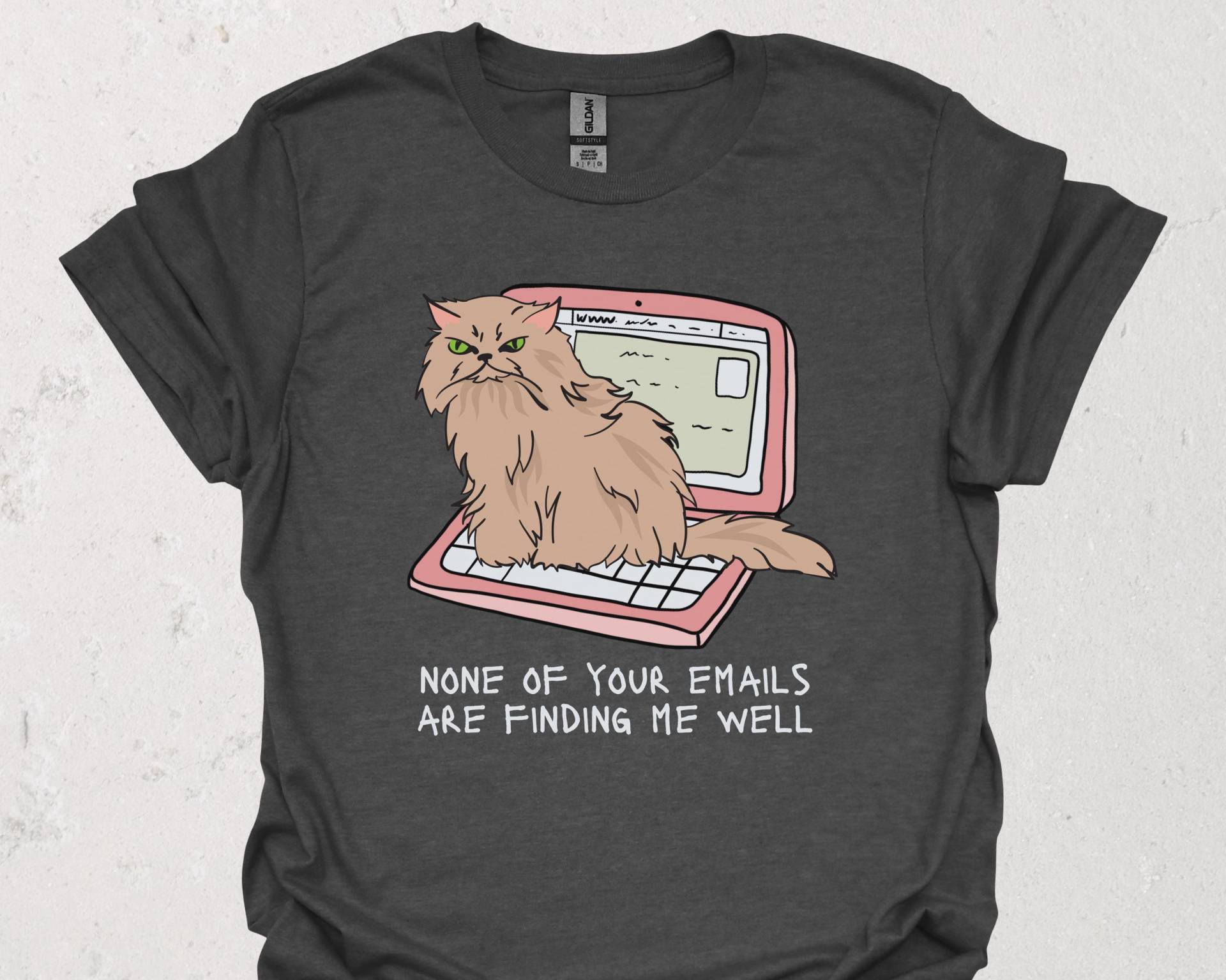 Witziges Katzen Büro T-Shirt | None Of Your Emails Are Finding Me Well Lustiges Shirt Für E-Mail Genervte Homeoffice Kollegen Geschenk Witziges Katzen Büro T-Shirt | None Of Your Emails Are Finding Me Well Lustiges Shirt Für E-Mail Genervte Homeoffice Kollegen Geschenk von DigitalArtPrints3000