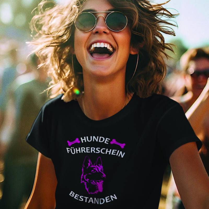 Geschenk Für Hundeliebhaber Bequemes Hundeführerschein T-Shirt Damen Und Herren - Perfekt Gassi-Gehen Mit Dem Deutschen Schäferhund von DigitalKunstBoutique