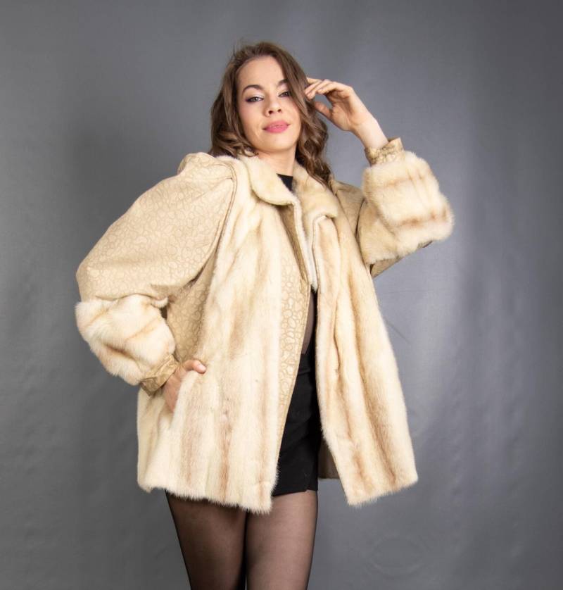 6596 Bezaubernder Echt Nerz Mantel Luxus Pelz Jacke Wunderschöner Look Gr. L 6596 Bezaubernder Echt Nerz Mantel Luxus Pelz Jacke Wunderschöner Look Gr. L von DilartPlus