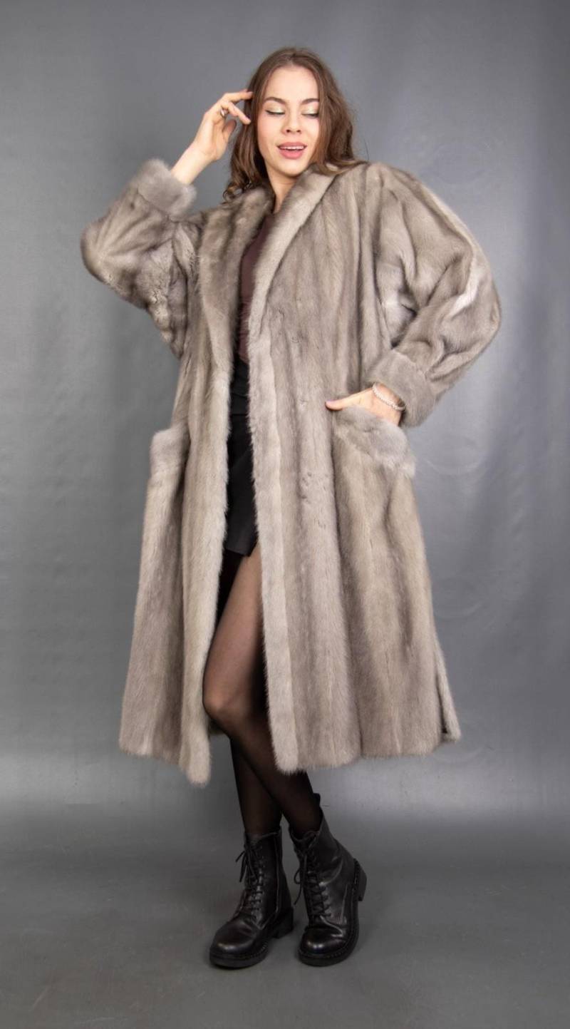 6823 Bezaubernde Echt Silber Nerz Mantel Luxus Pelz Jacke Wunderschöner Look Gr. M von DilartPlus