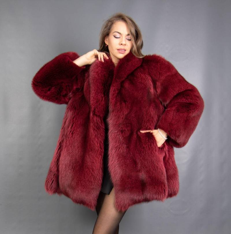 7143 Neu Wunderschöne Echt Silber Fuchs Mantel Luxus Pelz Jacke Schöne Optik Gr. M 7143 Neu Wunderschöne Echt Silber Fuchs Mantel Luxus Pelz Jacke Schöne Optik Gr. M von DilartPlus