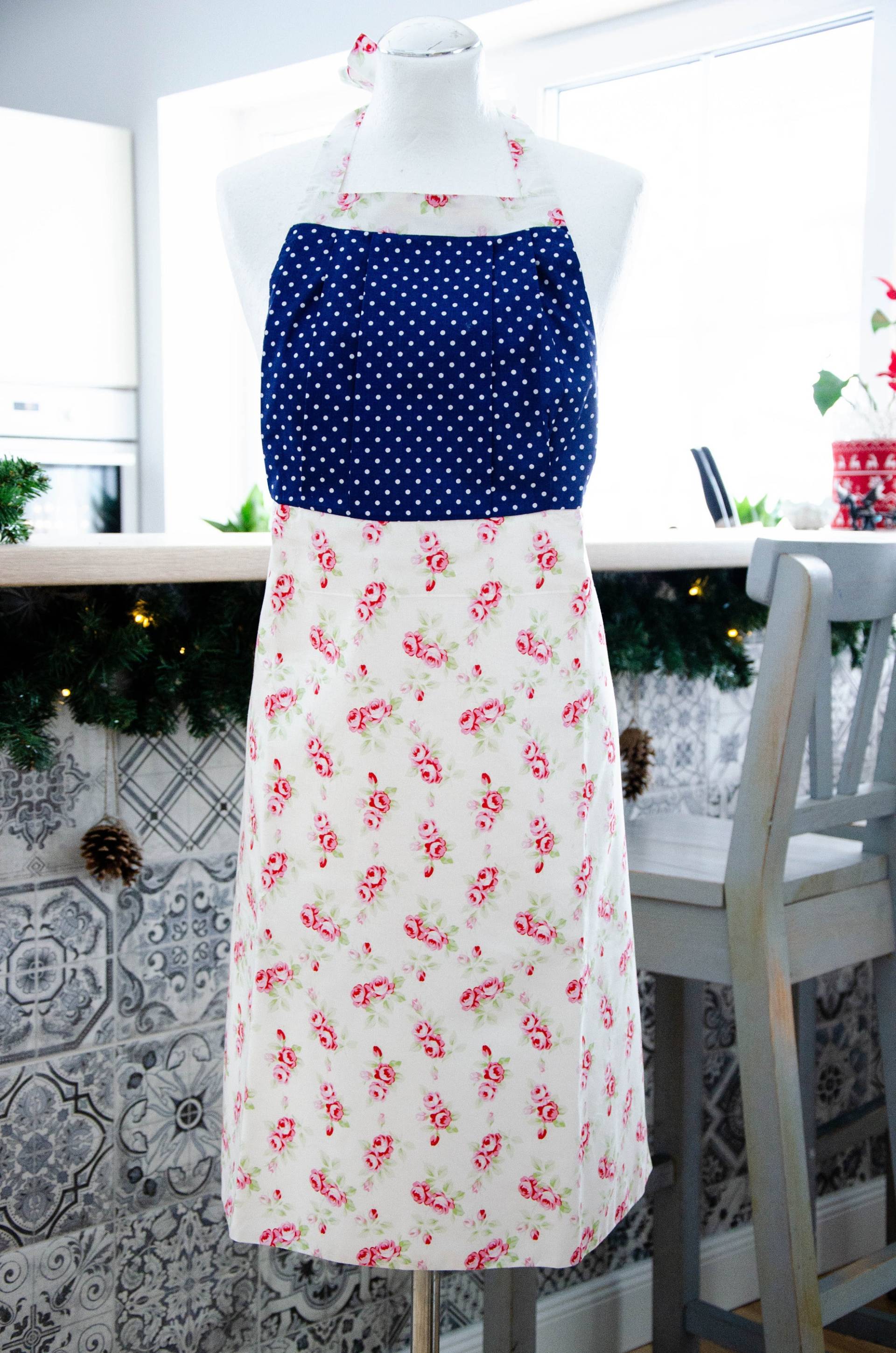 Schürzen Für Damen. Rosendruck Blumenschürze Frauen. Küchenschürze Aus Baumwolle Mit Futter, Cottage Chic Schürze, Bauernhaus Schürze von Dillhandmade