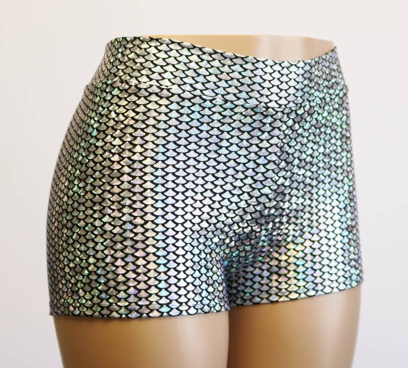 6 Farben Von Hoher Taille Mermaid Kleinen Maßstab Gedruckt Booty Shorts von DillyDuds