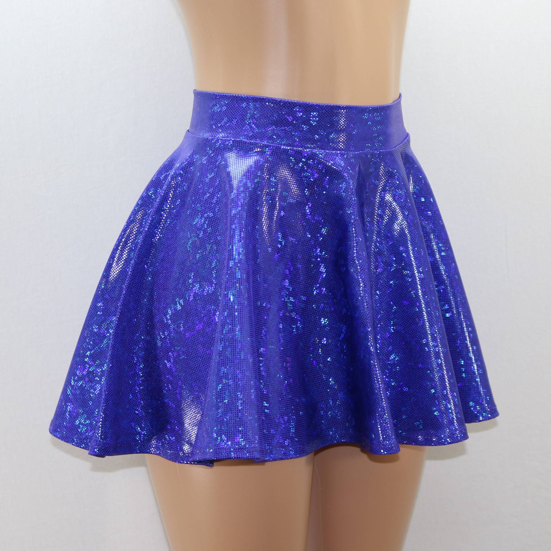 Blaues Hologramm Bild Auf Lila Tellerrock von DillyDuds