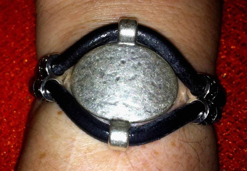 18 1/10 "'schwarzes Lederband Mit Gehämmertem Antiksilber Im Zentrum - Cyber Goth Club 18 1/10 "'schwarzes Lederband Mit Gehämmertem Antiksilber Im Zentrum - Cyber Goth Club von DimensionalChainz