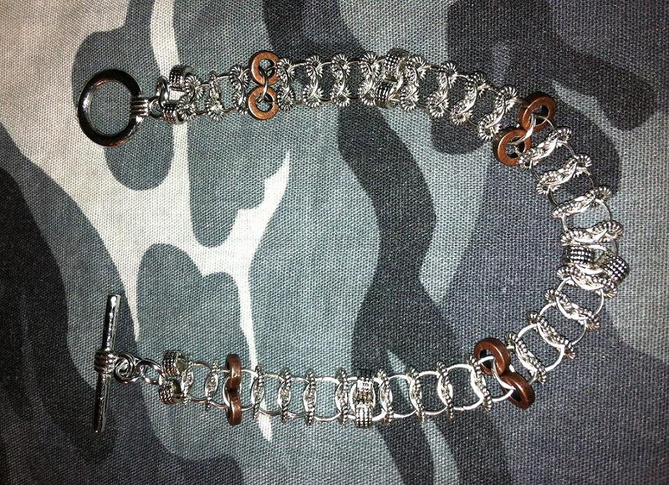 18 cm Langes 4 1 Versilbertes Chainmaille-Armband Mit Zinn- Und Kupferringen - Steampunk Goth Industrial 18 cm Langes 4 1 Versilbertes Chainmaille-Armband Mit Zinn- Und Kupferringen - Steampunk Goth Industrial von DimensionalChainz
