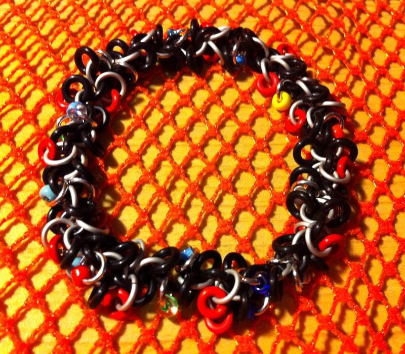 18cm Shaggy Style Loop Stretch Chainmaille Armband Mit Perlen Goth Boho Boutique 18cm Shaggy Style Loop Stretch Chainmaille Armband Mit Perlen Goth Boho Boutique von DimensionalChainz