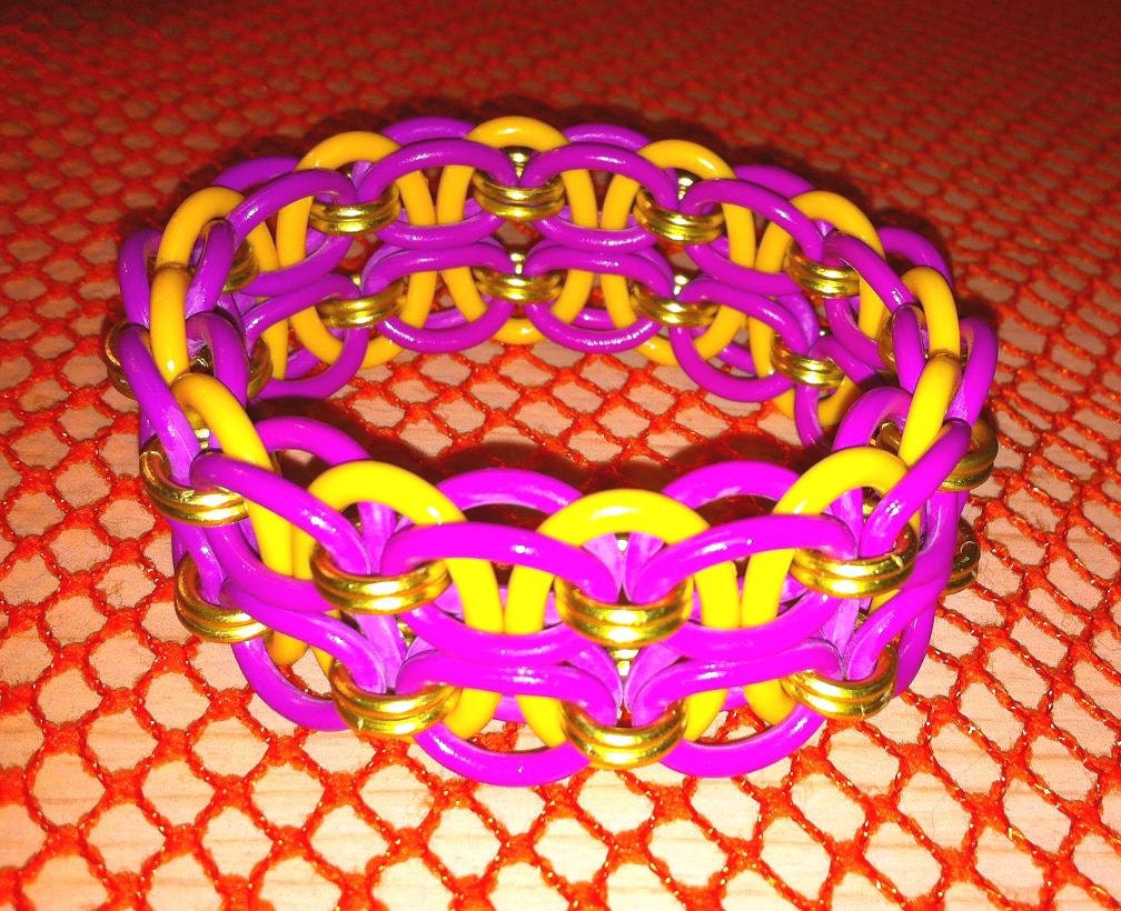20 cm Langer Chainmaille Stretch Armreif Mit Ovalen Anhänger Im Vintage Stil 20 cm Langer Chainmaille Stretch Armreif Mit Ovalen Anhänger Im Vintage Stil von DimensionalChainz